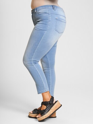 Coupe slim Jean 'Ashley' STUDIO en bleu