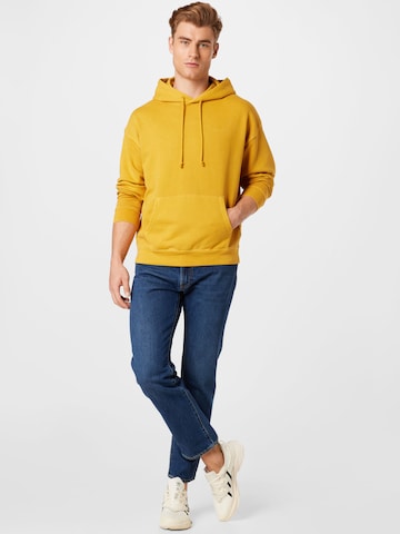 LEVI'S ® Sweatshirt in Geel
