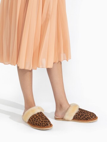 Minnetonka Pantoletter 'Leopard' i brun