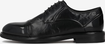 Scarpa stringata di Kazar in nero: frontale