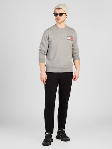 TOMMY HILFIGER Sweatshirt i grå