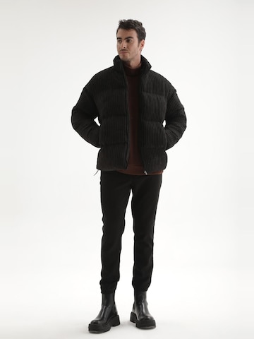 Antioch JACKE in Schwarz: Vorderseite