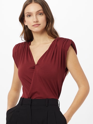 NU-IN Top in Rood: voorkant