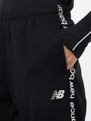 Tapered Pantaloni sportivi 'Relentless' di new balance in nero