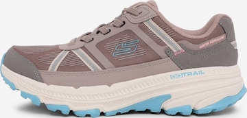 Baskets basses 'GO RUN TRAIL ALTITUDE 2.0-RED' SKECHERS en gris : devant