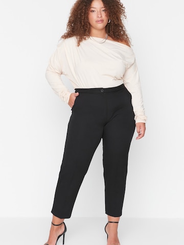 Tapered Pantaloni di Trendyol Curve in nero