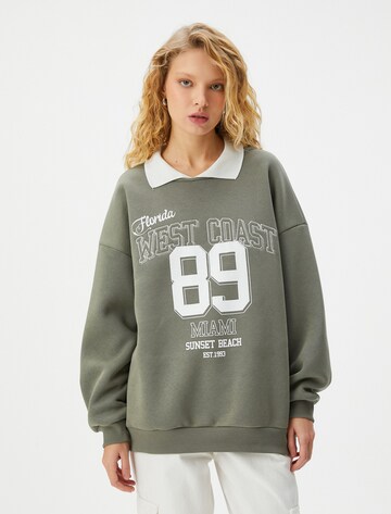 Koton Sweatshirt in Groen: voorkant