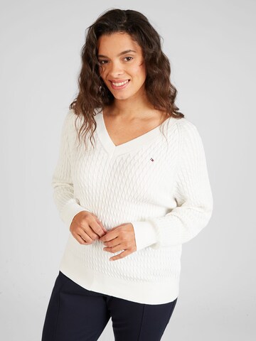 Tommy Hilfiger Curve Sweater in White: front