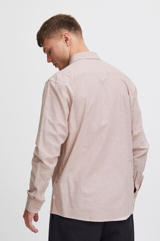 !Solid Slim fit Button Up Shirt in Red
