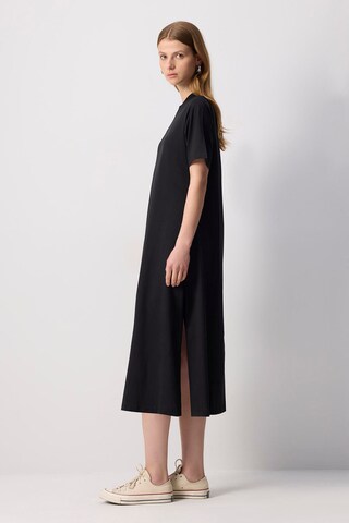 Robe Touche Prive en noir : devant