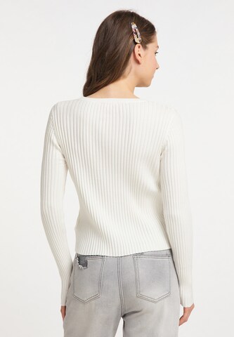 Mo ESSENTIALS Sweater in White