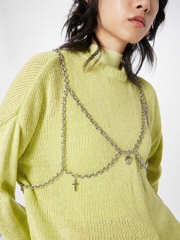 The Ragged Priest Pullover in Grün
