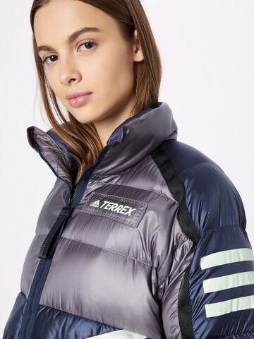 ADIDAS TERREX - Chaqueta de montaña 'Utilitas Down' en azul