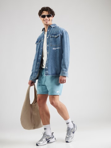 Nike Sportswear Loosefit Kalhoty 'CLUB' – modrá