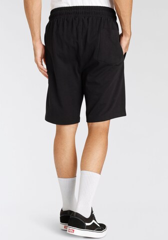LONSDALE Loosefit Shorts in Schwarz