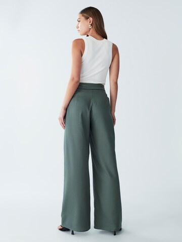 BWLDR Loose fit Trousers 'AMARE' in Green: back