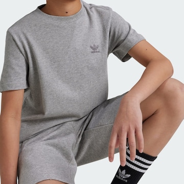 T-Shirt 'Trefoil Essentials' ADIDAS ORIGINALS en gris