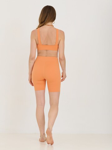 ABOUT YOU x Sofia Tsakiridou Skinny Spodnie 'Anouk' w kolorze pomarańczowy