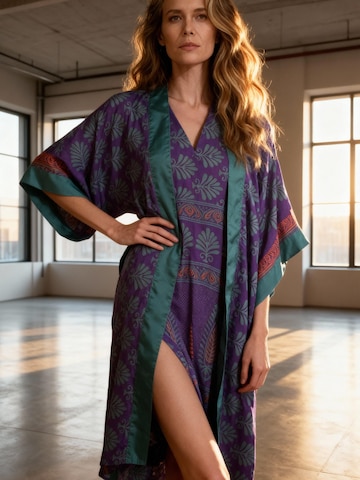 Shop Karey Kimono 'Emerald Bloom'‌‌‌‌‌‌‌‌ in Lila