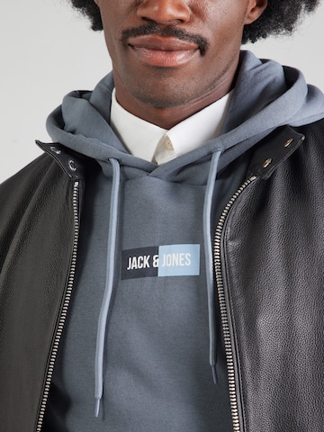 JACK & JONES Свитшот 'JJPAN' в Серый