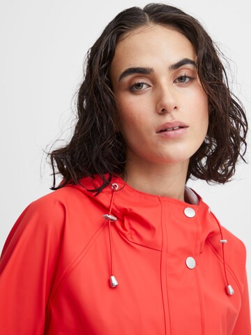 Manteau mi-saison 'IHTAZI JA ' ICHI en rouge