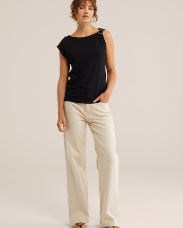 WE Fashion Toppi värissä musta