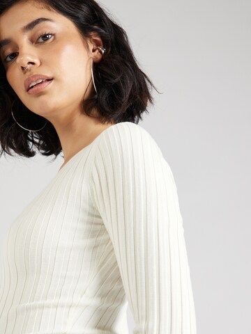 Pull-over 'Trenna' mbym en blanc