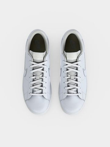 Nike Sportswear Σνίκερ χαμηλό 'CLASSIC' σε λευκό