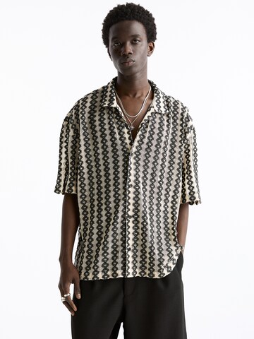 Pull&Bear Comfort Fit Hemd in Beige: Vorderseite