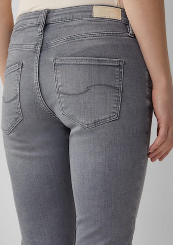 QS Slimfit Jeans 'Catie' in Grijs