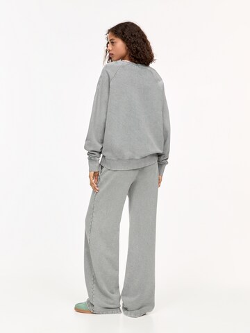 Pull&Bear Sweatshirt in Grey