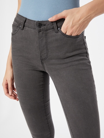 Skinny Jeans 'Judy' di VERO MODA in nero