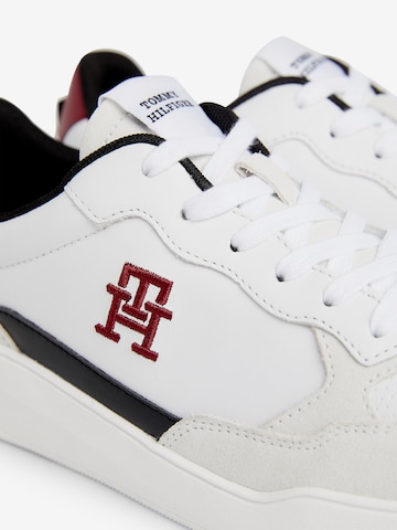 Baskets basses TOMMY HILFIGER en blanc