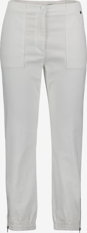 Betty & Co Regular Pants in White: front