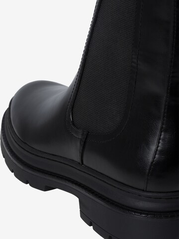 TAMARIS Chelsea boots in Black