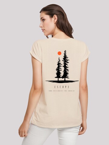 T-shirt 'Escape Discover the World Pinetree' F4NT4STIC en beige