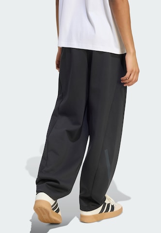 ADIDAS SPORTSWEAR - Pierna ancha Pantalón deportivo 'Z.N.E.' en negro