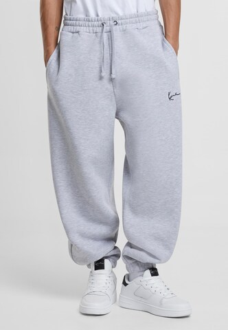 Loosefit Pantalon Karl Kani en gris : devant