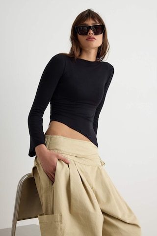 Trendyol - Camiseta en negro: frente