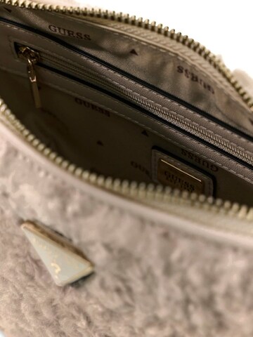 GUESS Taška cez rameno 'Guess Sac Bandoulière Katie Off White' - Biela