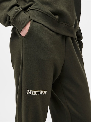 PIECES Zúžený strih Nohavice 'PCRISSO' - Zelená