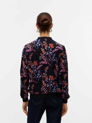 VERO MODA Демисезонная куртка в Черный