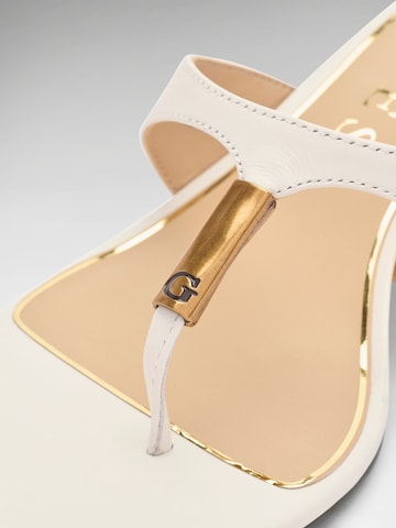 GUESS Sandale in Weiß