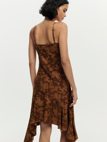 Desigual - Vestido 'Asymmetrical' em castanho