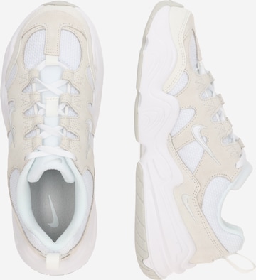 Nike Sportswear - Sapatilhas baixas 'TECH HERA' em branco