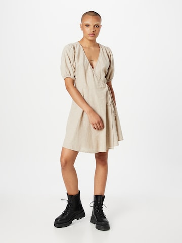 Robe 'Glimma' Gina Tricot en beige : devant