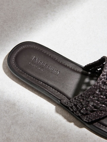 Next Zehentrenner in Braun