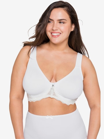 SHEEGO T-shirt Bra in White: front