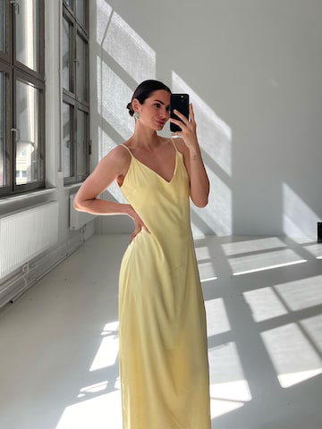 Robe De Roos en jaune