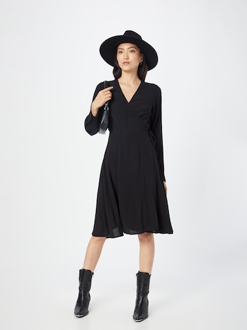 Robe minimum en noir